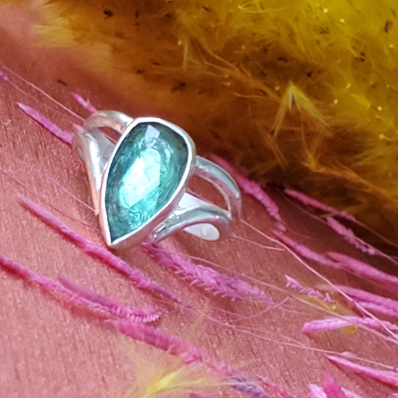 Emerald green tourmaline ring - Picture 2 of 4